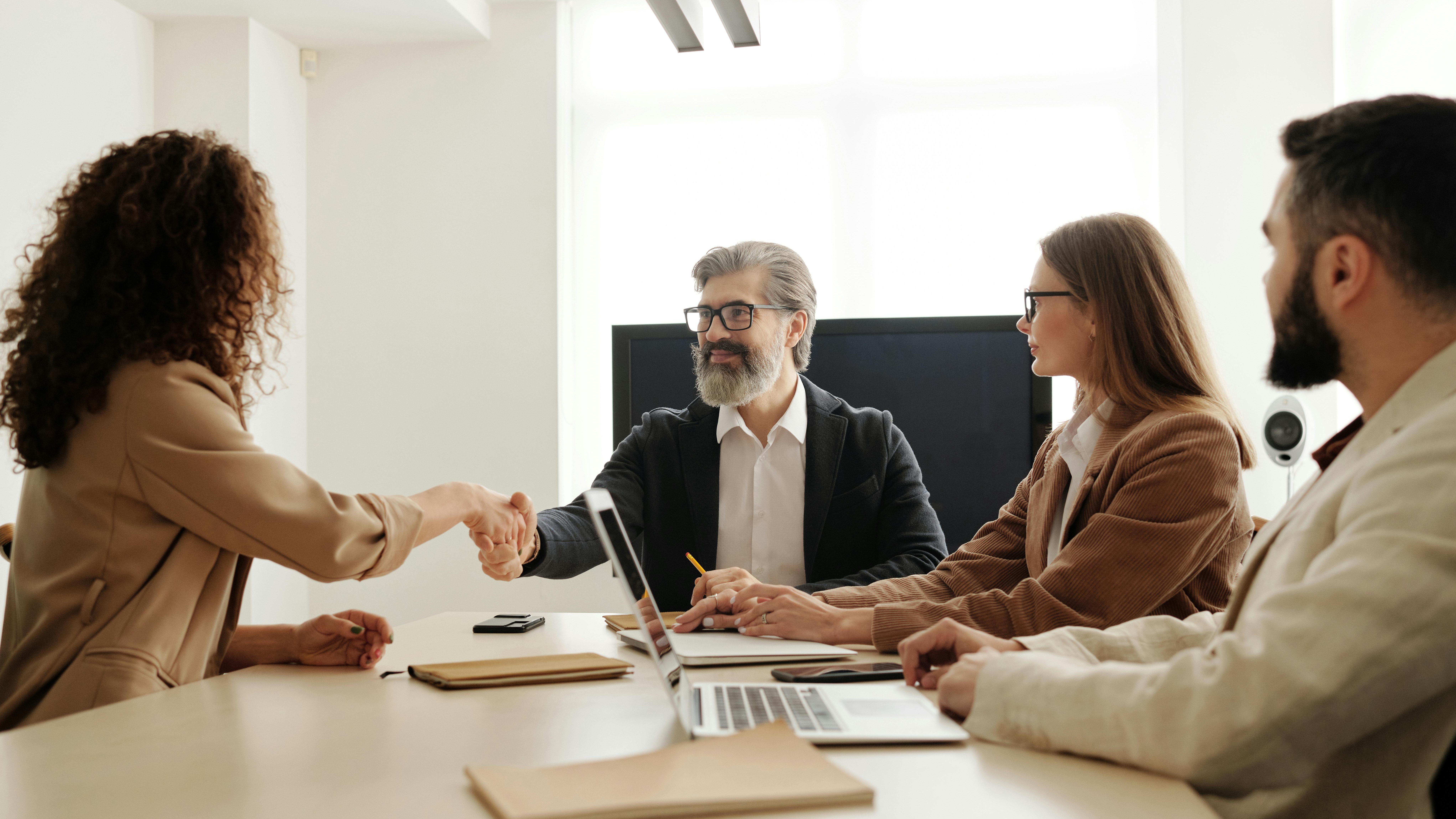 Modelo simples de briefing de contratação para contratar uma fábrica de software
